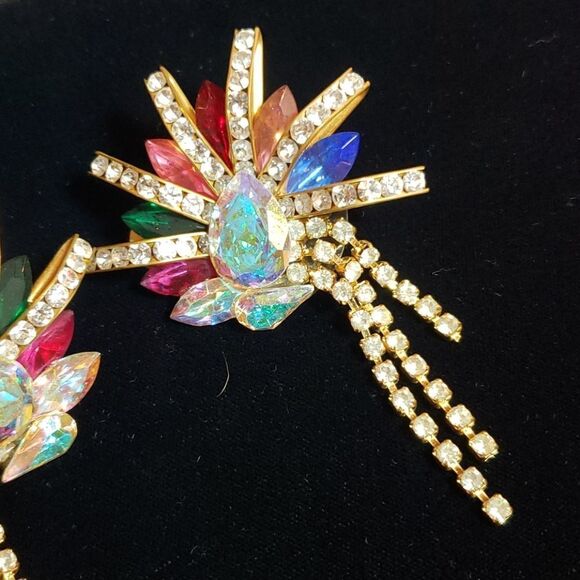 VNTG Stunning Rainbow of Stones White Rhinestone Clip-on Earrings - Picture 2 of 5